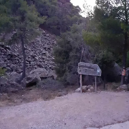 펜션 Lemon Tree House 칼로니